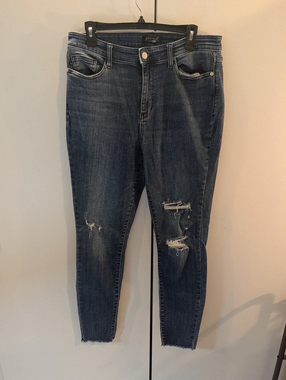 Judy Blue Woman's 15/32  Distressed Skinny Jeans - Blue